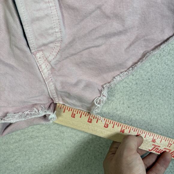 Levis 501 Denim Shorts Womens sz 24 Waist Pink Button Fly Cut Off Raw Hem - Picture 9 of 15